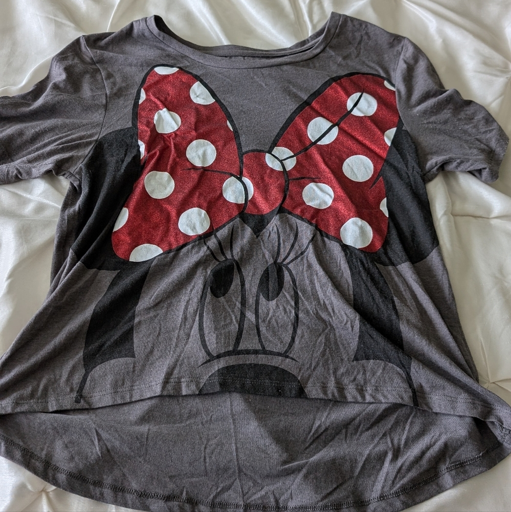 Disney Minnie Mouse Gray T-Shirt with Red Bow